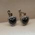 Kép 2/5 - Ezüst szív alakú hematit kővel díszített fülbevaló