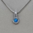 Kép 1/3 - Ezüst csepp alakú medál kék opállal 