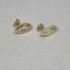 Kép 2/3 - Arany levél forma  fülbevaló  cirkon kövekkel 
